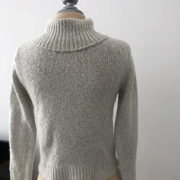 BRANDY MELVILLE sweater gray EUC - Picture 3 of 3